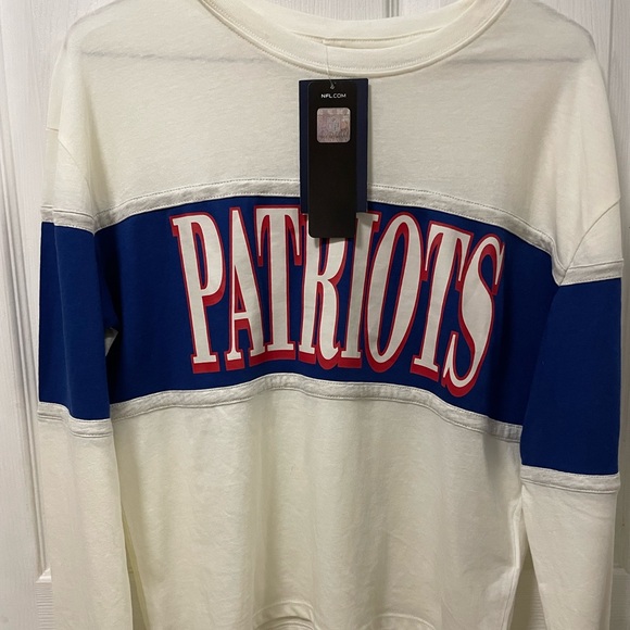 Women’s New England Patriots long-sleeve shirt. Never worn! - Picture 2 of 6